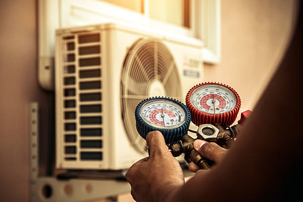 Professional Ac Installation technician working in Missouri City, TX